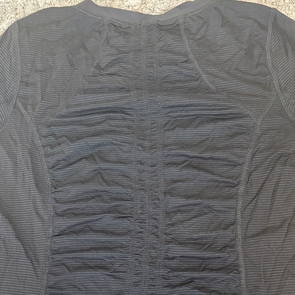 Lululemon Black V-Neck Women's Top - Picture 11 of 13